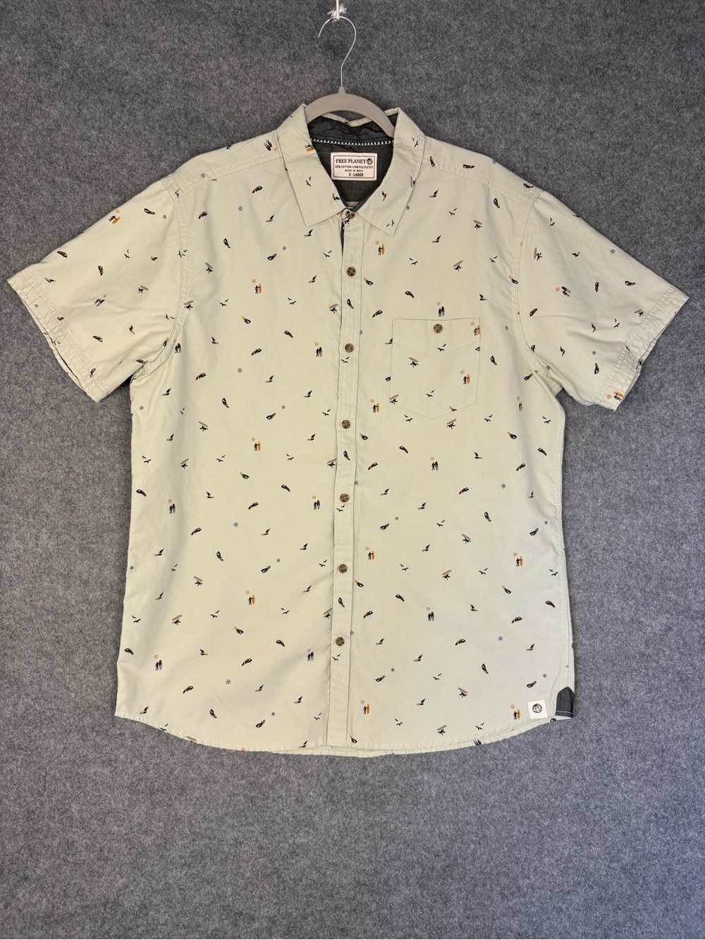 Free Planet Men’s XL Surf Print Button Up Shirt